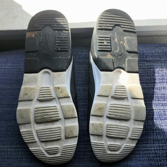 Men's size 10 Nike Air Max Motion 2 black and white barely worn no shoestrings - Picture 7 of 9